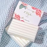 BODY & EARTH Geschenkbox für Frauen-5 tlg. Rose Geschenkset Frauen, Duschgel, Körperbutter, Handcreme, Bodylotion, Geburtstagsgeschenk, Geschenke für Freundin, Valentinstagsgeschenke