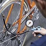 HAZET Reifenfüll-Messgerät 9041-1 I Manometer-Messbereich: 0-12 bar, Schlauchlänge: 400 mm, Manometer-Durchmesser: 63 mm I Reifendruck-Prüfer für Auto, Motorrad, Lkw uvm.