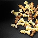 Chessnut Elektronisches Schach-Set, Holz-Schachbrett mit LEDs, AI adaptives elektronisches Schachspiel und App mit Computer-Schachbrett, für 1-2 Spieler ab 8 Jahren